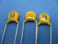 Capacitores.